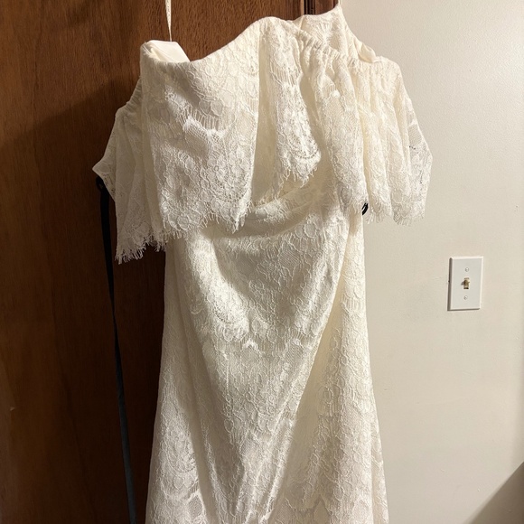 Wedding dress - Picture 1 of 4